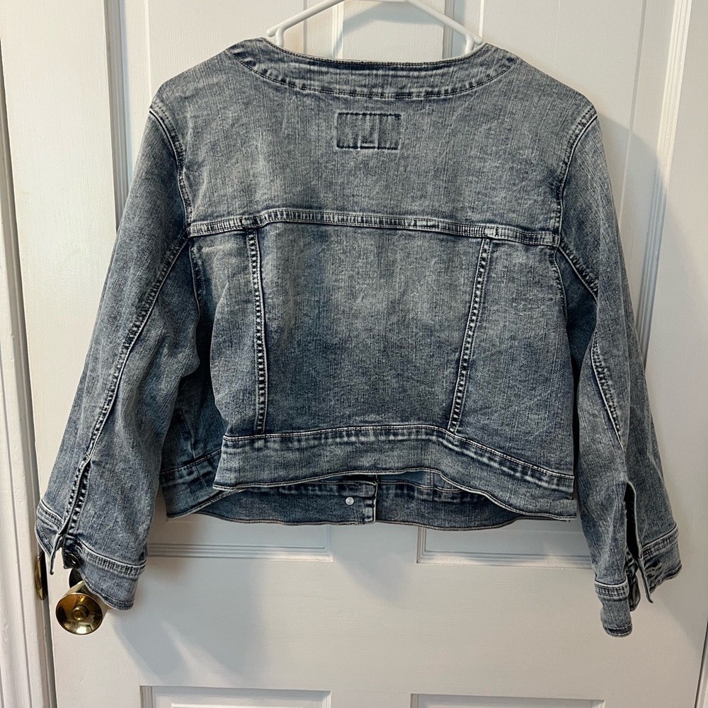 Torrid Cropped Denim Jacket - Light Wash - Picture 2 of 4